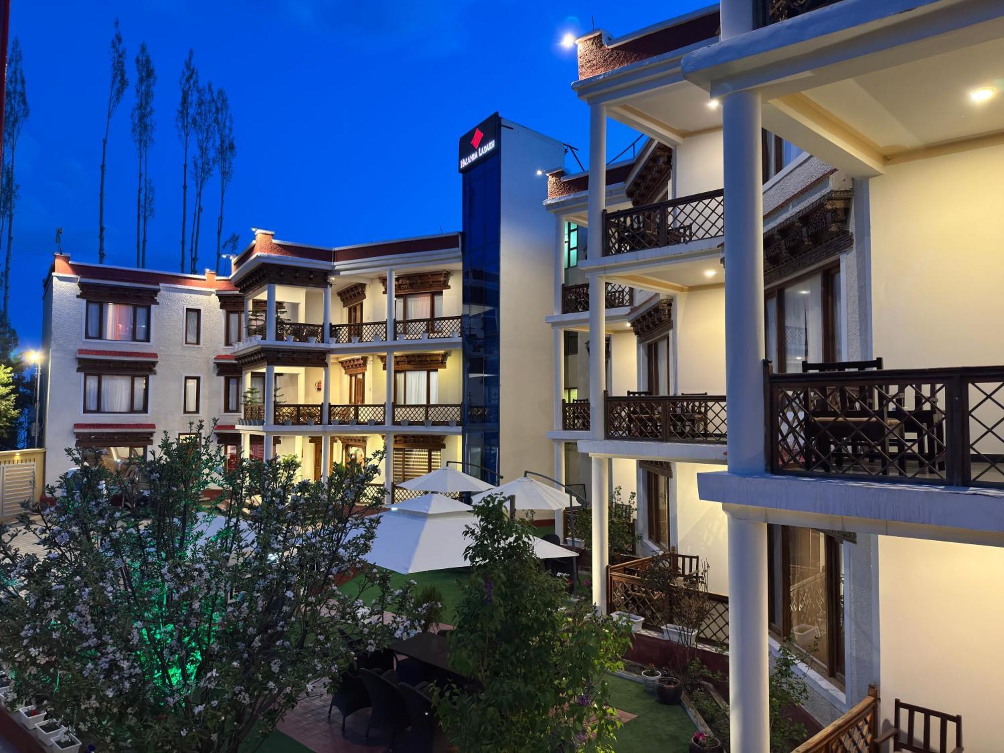 Hotel Nalanda Ladakh Лех Екстер'єр фото